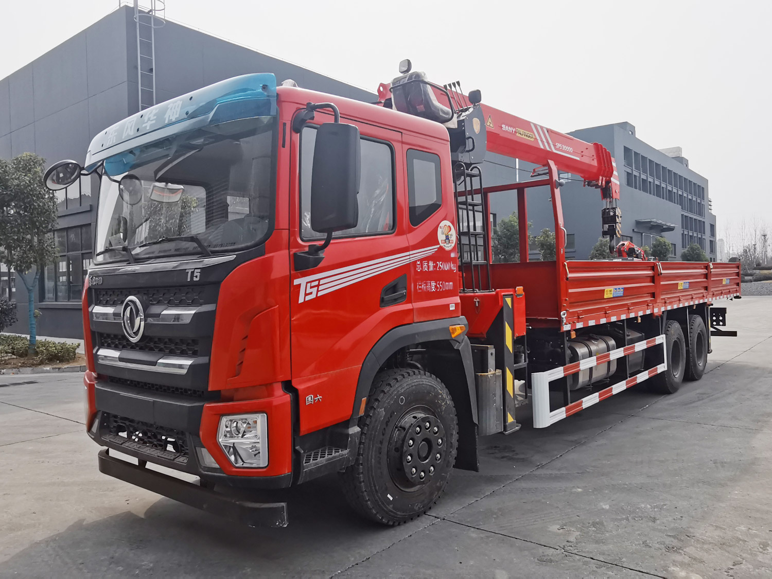 國(guó)六東風(fēng)華神T5后雙橋上裝三一12噸直臂式吊機(jī)隨車吊